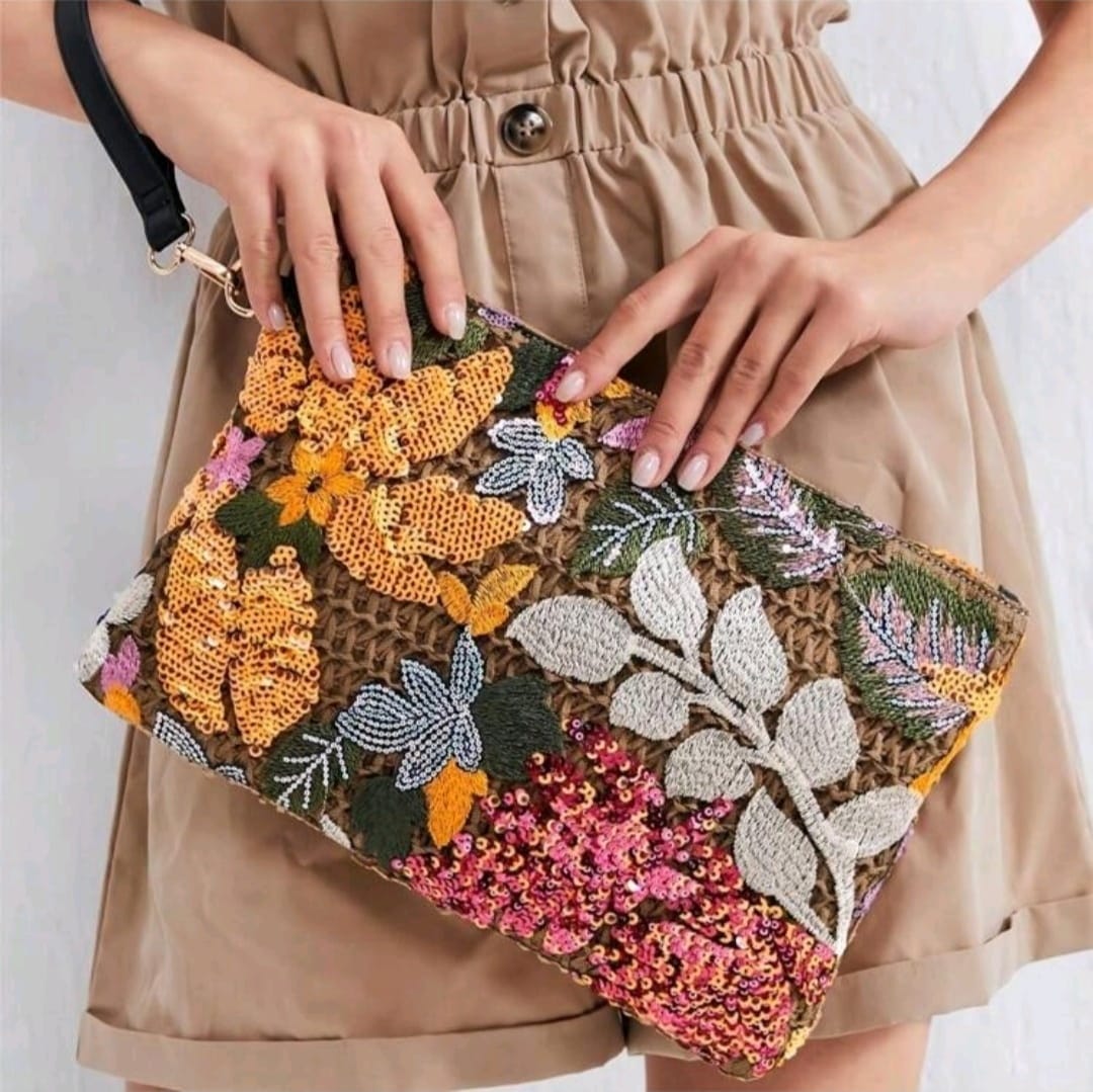 Sequin Flower Straw Casual Wristlet / Clutch